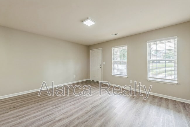Building Photo - 861 Plaza Walk Dr