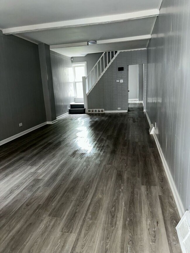 Building Photo - Fully Renovated Single Family House