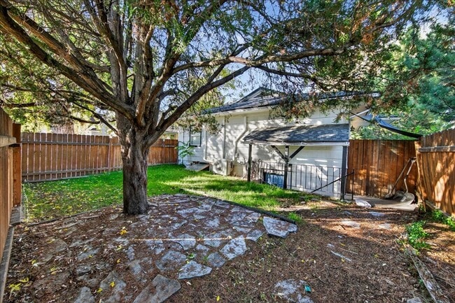 Primary Photo - 27th St. 501/503