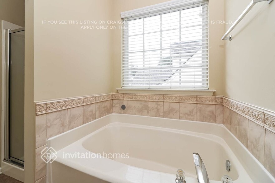 Building Photo - 214 Weatherstone Pointe Dr