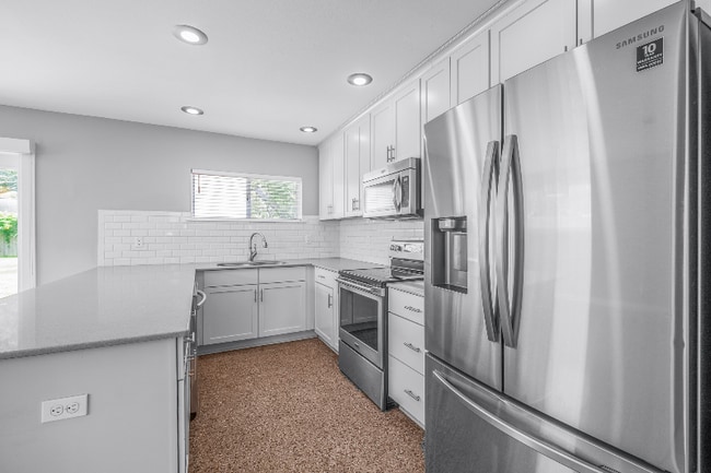 Building Photo - 302 Loruna Dr