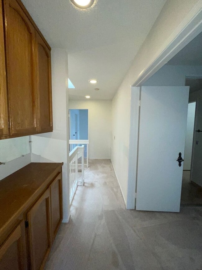 Building Photo - Stunning Porter Ranch S&S home centrally located