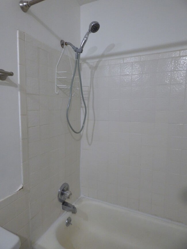 Building Photo - COMING SOON! Beautiful All Electric Townhome! Converted Garage, W/D, Small Pets Ok!