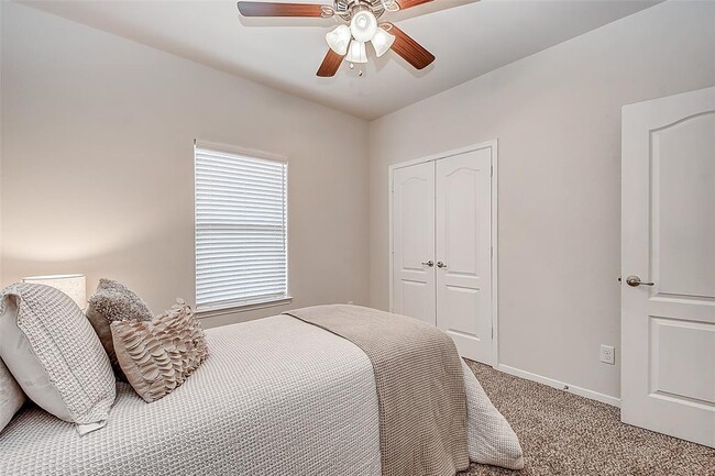 Building Photo - 23815 S Newport Bend