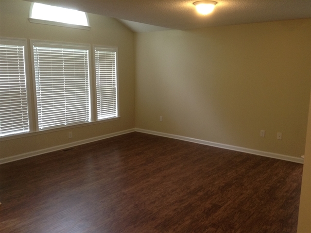 Building Photo - 976 Scottland Dr