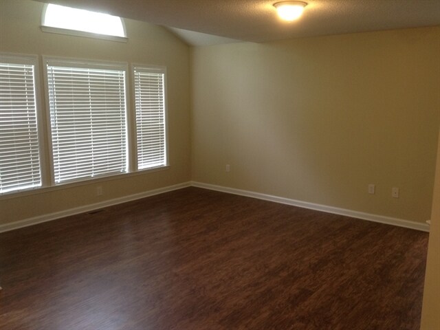 Building Photo - 976 Scottland Dr