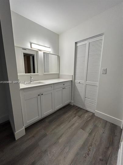 Building Photo - 8875 Fontainebleau Blvd