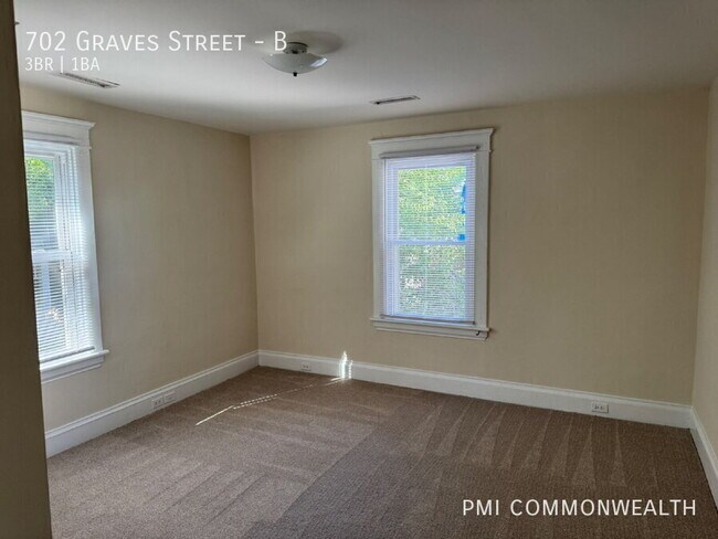Building Photo - 702 Graves St