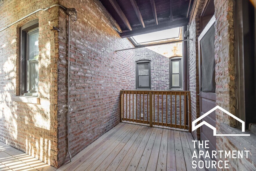 Building Photo - 6259 N Lakewood Ave