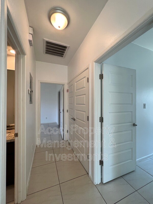 Building Photo - 214 Fig Dr