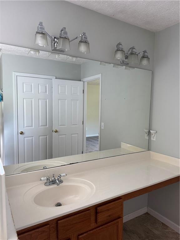 Building Photo - 8155 River Hill Commons Dr