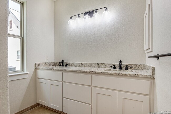 Building Photo - 1702 Gruene Vineyard Crossing