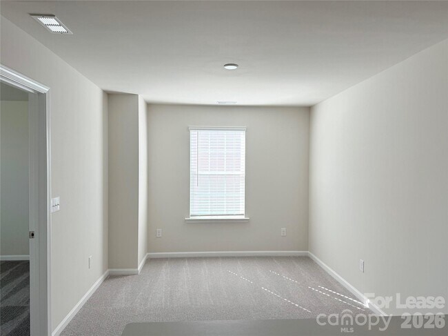 Building Photo - 6337 Fairfax Ct