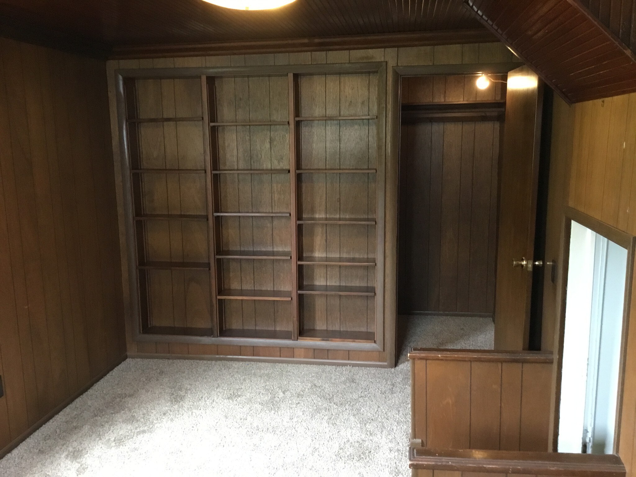 Building Photo - 1204 E 10th St