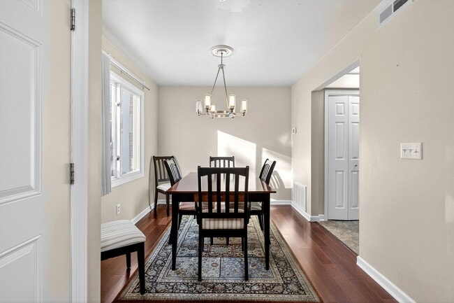 Building Photo - Creekside 1st floor unit Showing Saturday 1/31 10am-10:15am