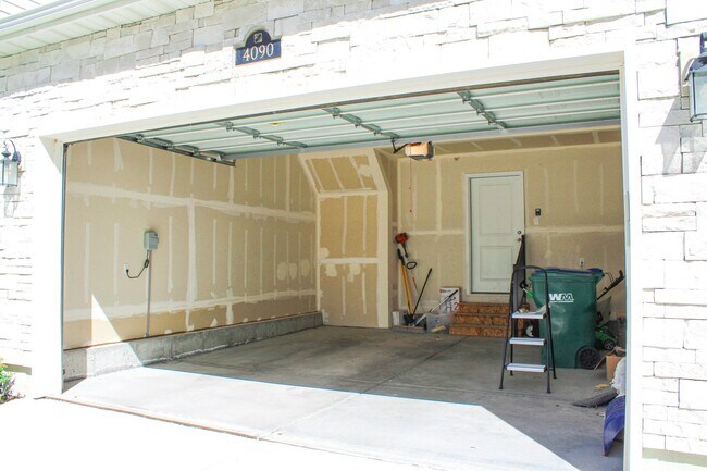Building Photo - 4090 W Red Clover Dr