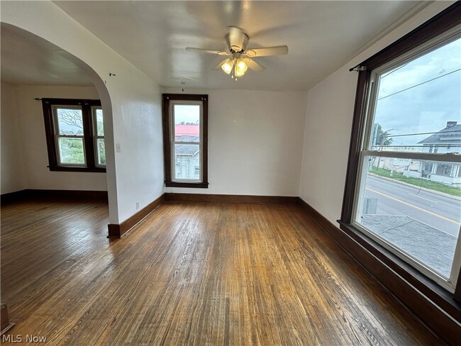 Building Photo - 2520 Sunset Blvd
