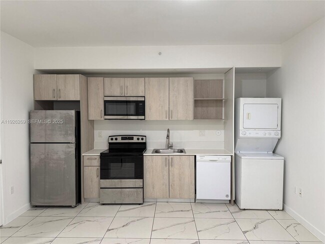 Building Photo - 420 SW 7th Ave