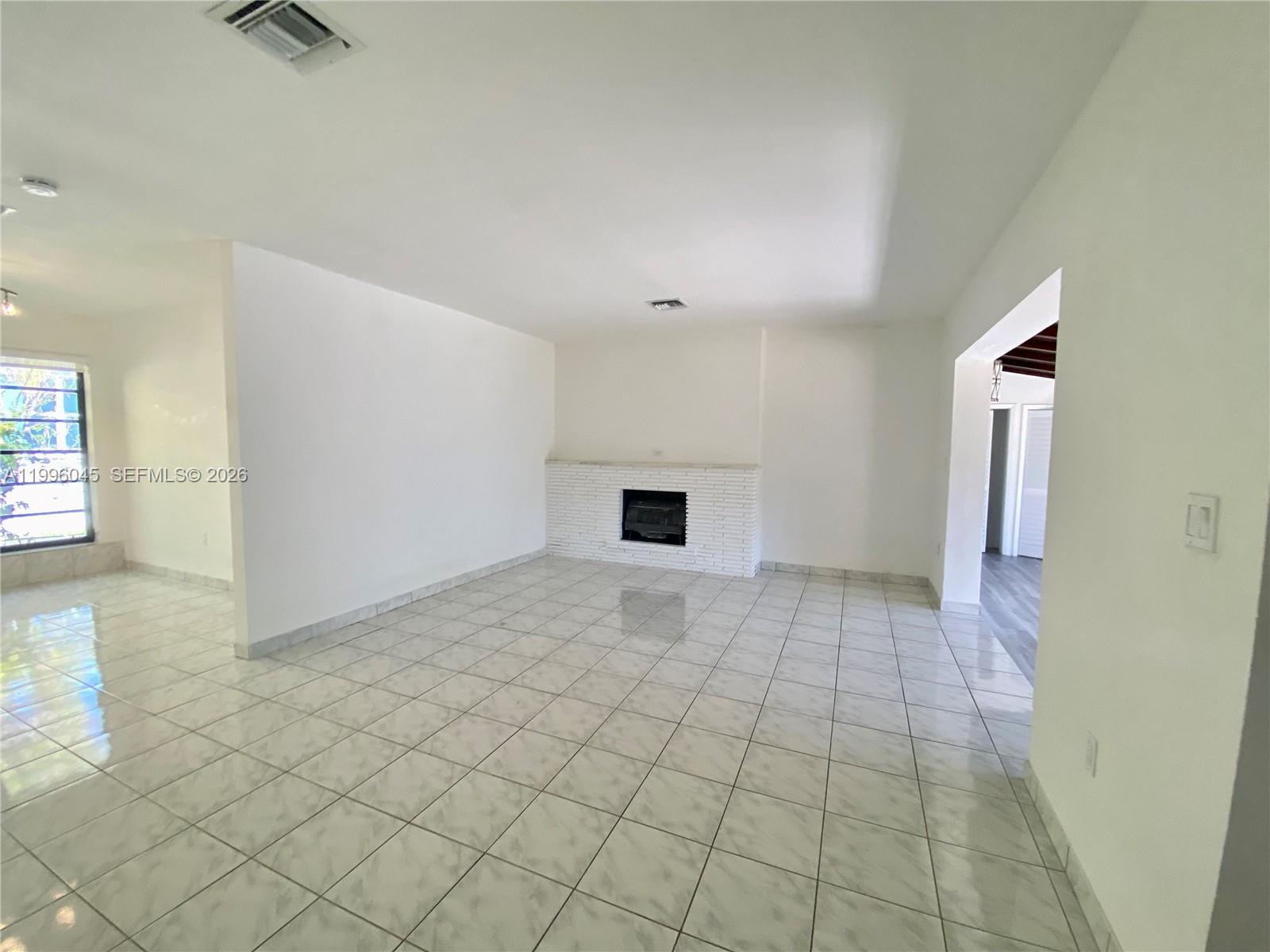 Building Photo - 1325 Marseille Dr