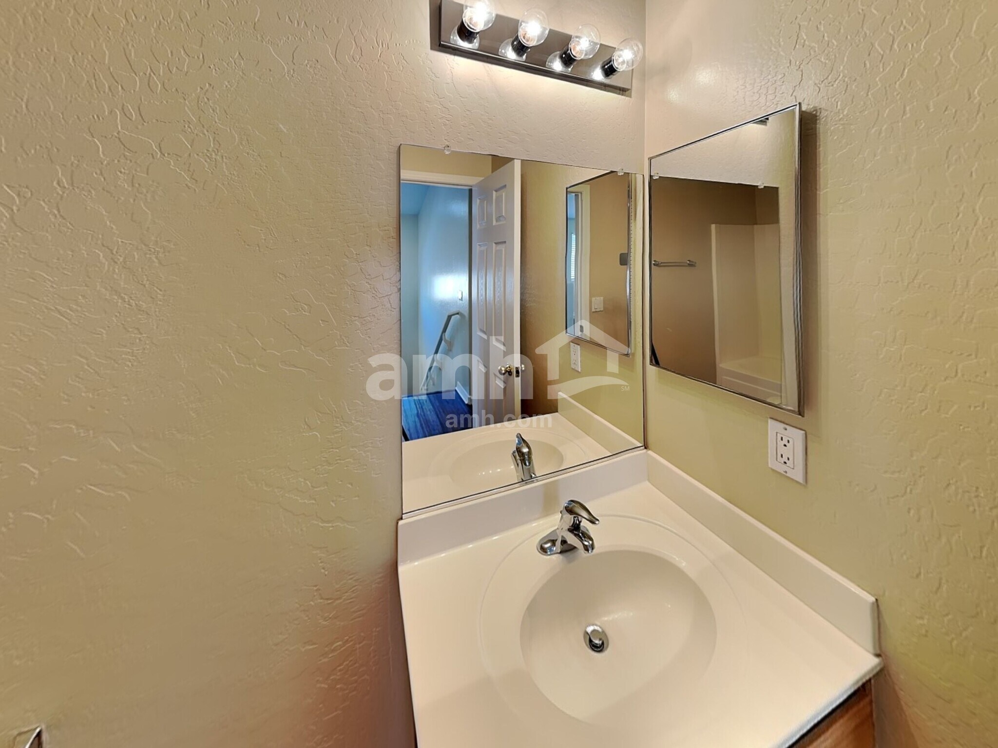 Building Photo - 11229 W Mariposa Dr