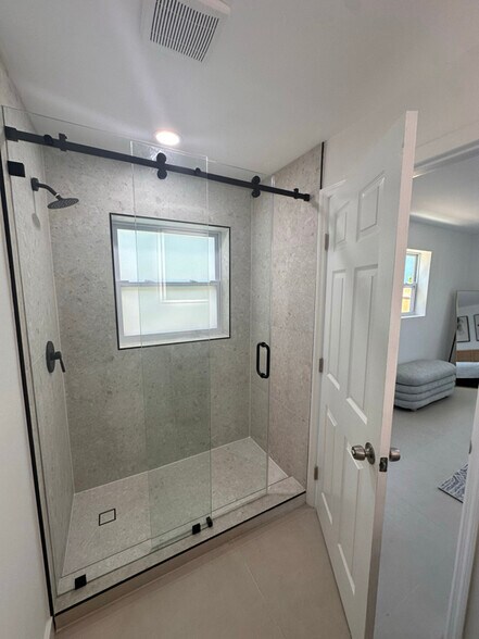 Building Photo - 770 NE 34th Ct