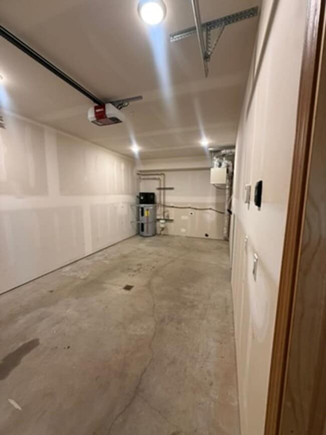 Building Photo - Modern 2-Bedroom Rental in North Pole!