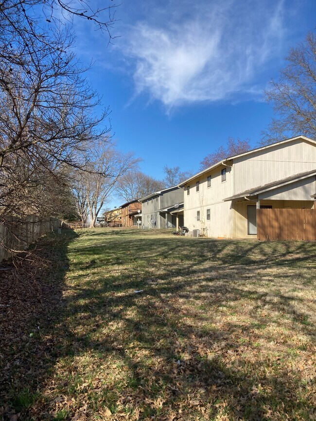 Building Photo - 707 Plankway Dr