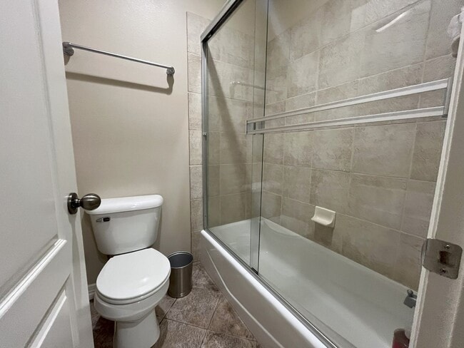 Building Photo - Forest-View Luxury Home with 5 Bedrooms, Luxury Primary Suite & Gourmet Kitchen