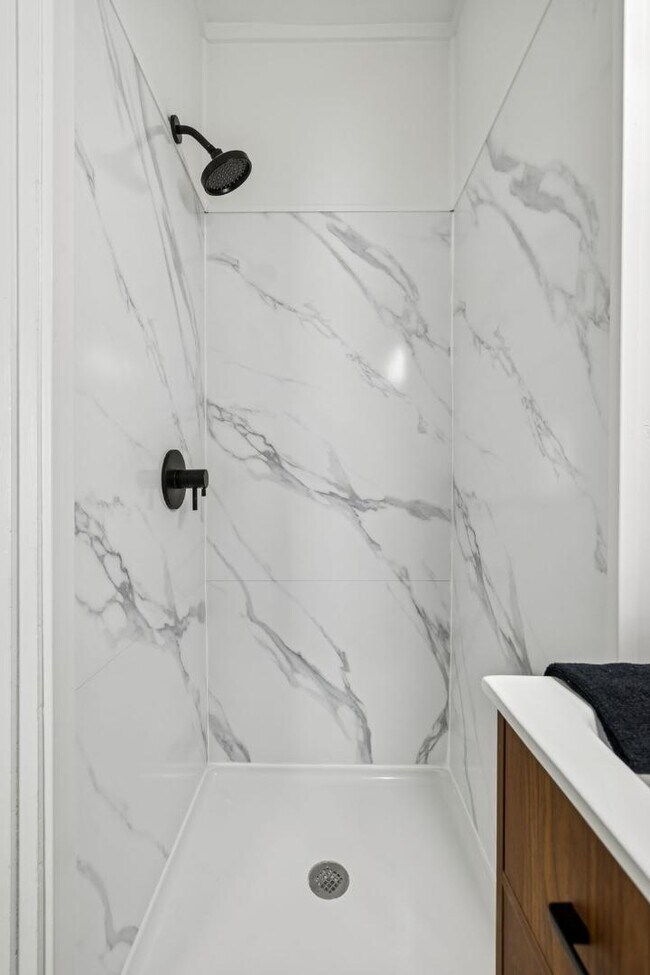 Building Photo - 302 N Church St