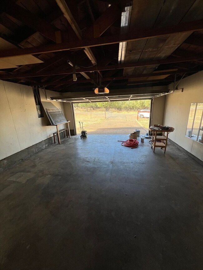 Building Photo - Oroville 4 bed 2 bath 3300sqft country hom...