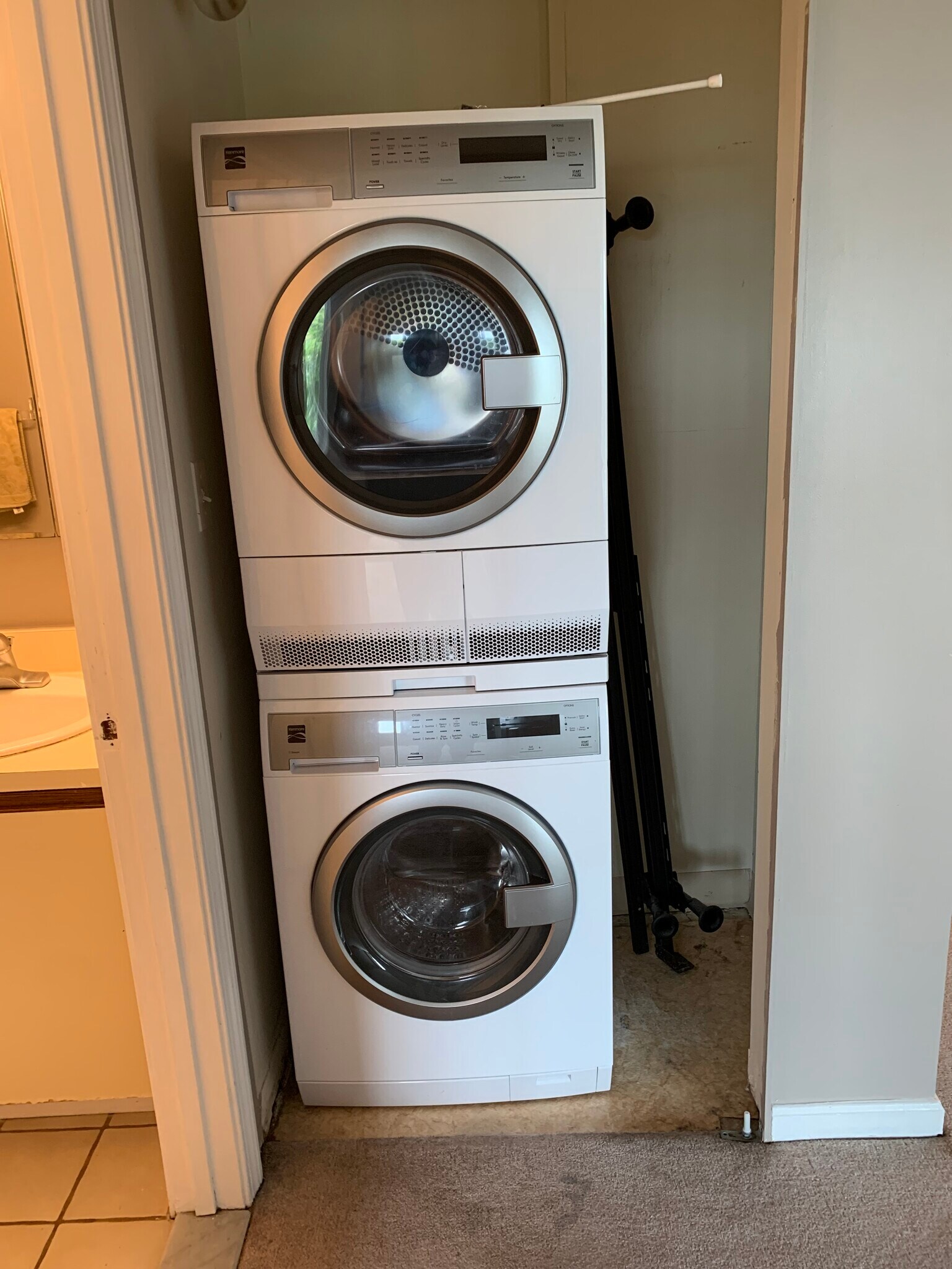 Washer/Dryer - 8 9th St