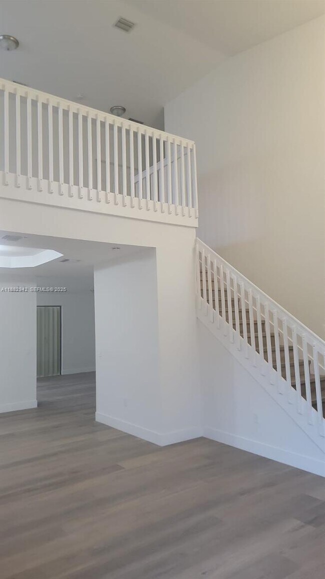 Building Photo - 571 SE 37th Pl