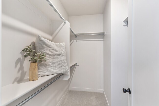 Building Photo - 1175 N Meridian Ln