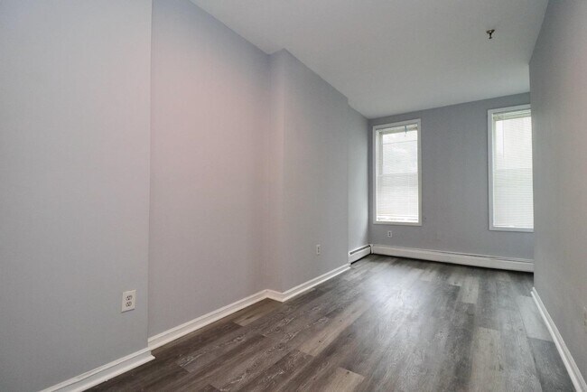 Building Photo - 108 Adams St