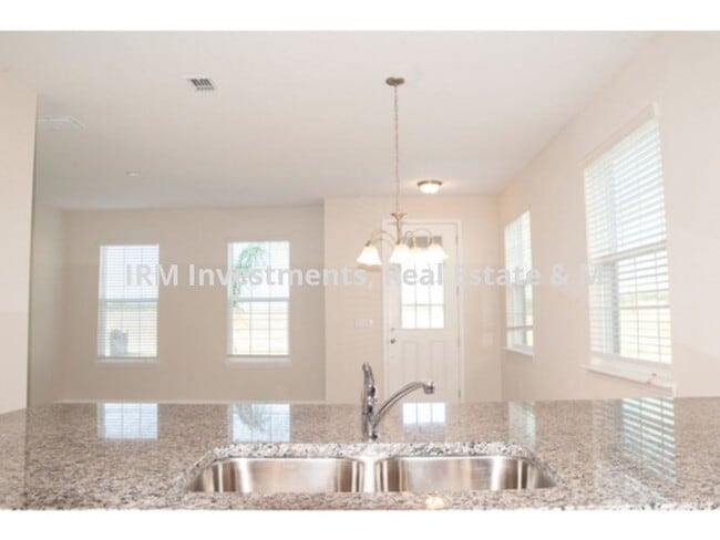 Building Photo - Brand New 3 bedroom townhome in Waterbrook