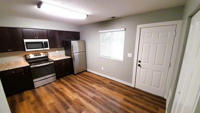 Building Photo - 422 N 18th Ave