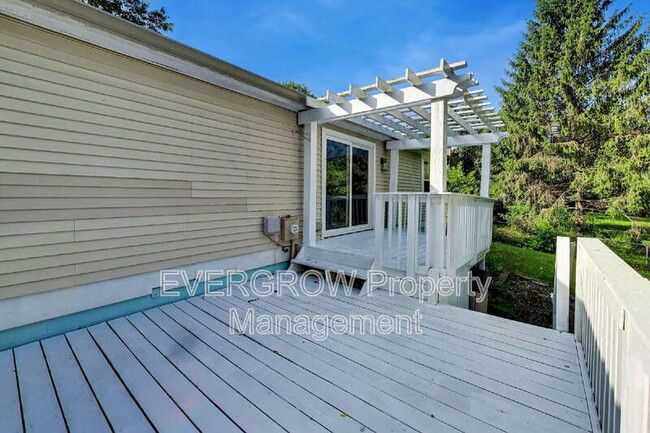 Building Photo - 9518 Bent Brook Dr