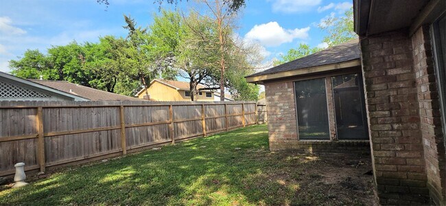 Building Photo - 1910 Quail Valley E Dr