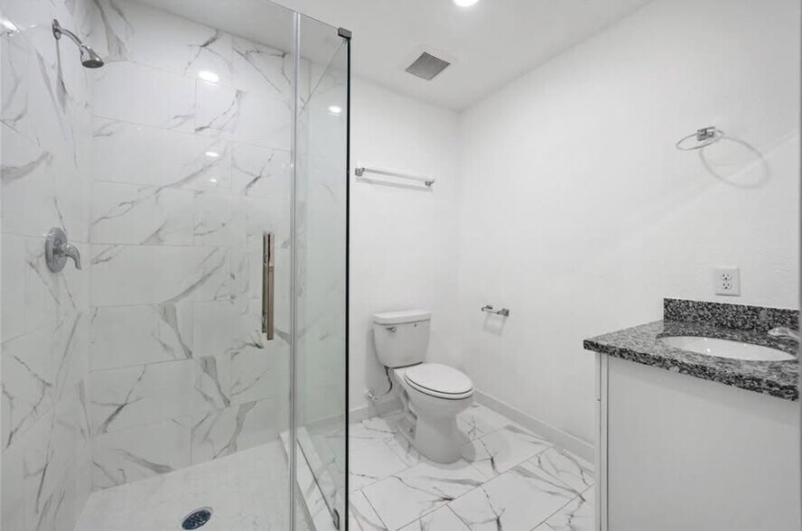 Building Photo - 9531 Everglade Dr