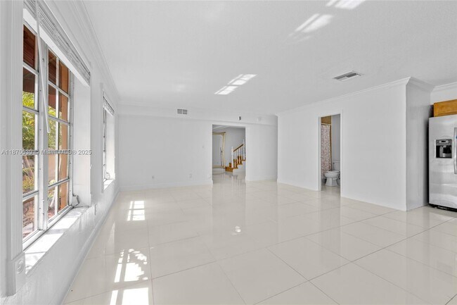 Building Photo - 1545 Miami Rd