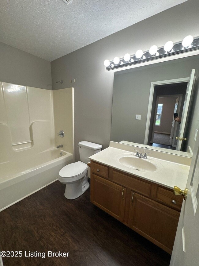 Building Photo - 576 Circle Valley Dr