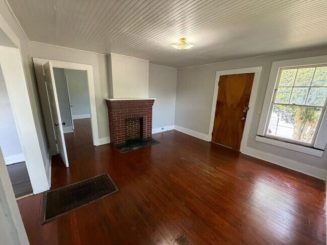 Building Photo - 506-506 Kingston Ave NE