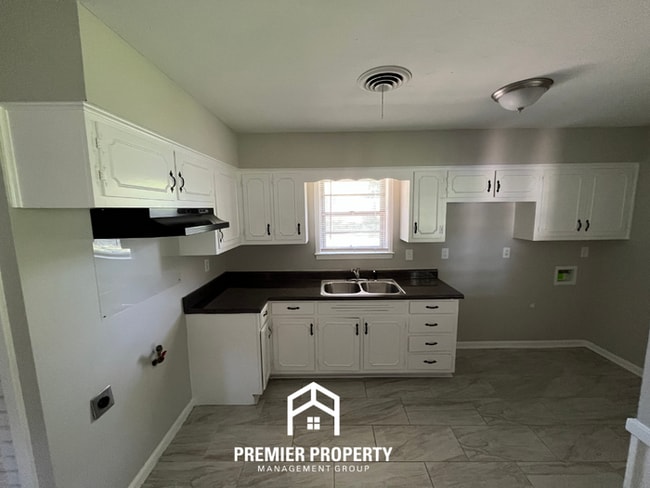 Building Photo - Charming 3BR/1.5BA Whitehaven Home | Low-Maintenance Tile Floors & Huge Fenced Yard