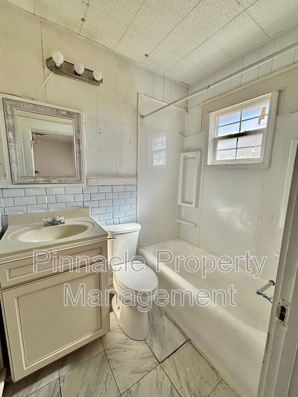 Building Photo - 1315 Guadalupe St