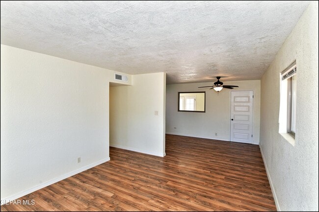 Building Photo - 10324 Newport Dr