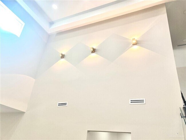 Building Photo - 22 Corales St