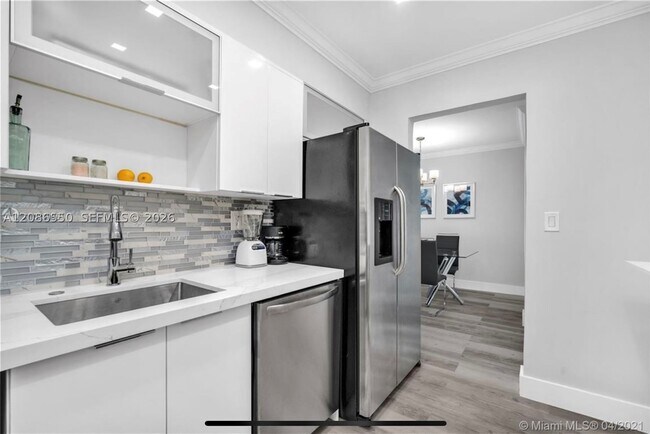 Building Photo - 2501 S Ocean Dr
