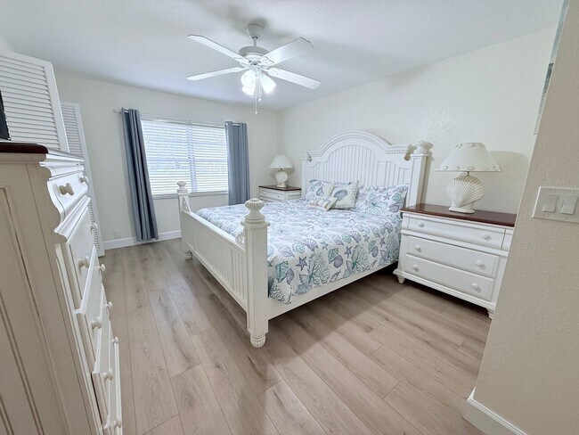 Building Photo - Beautifully Updated & Furnished 2-Bed/2-Bath Villa in Palm Aire – Sarasota, FL