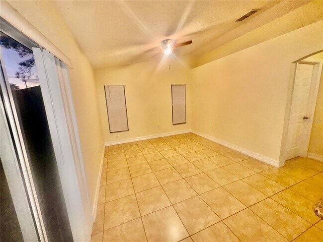 Building Photo - 909 Gateshead Ct