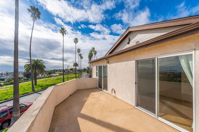 Building Photo - San Pedro Unit with Spectacular Ocean/Mari...